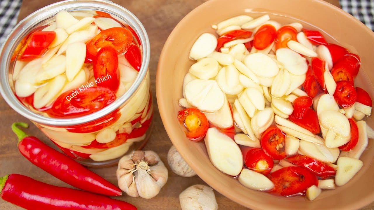 Ớt muối thái miếng (ngâm dấm) Ớt muối thái miếng (ngâm dấm)